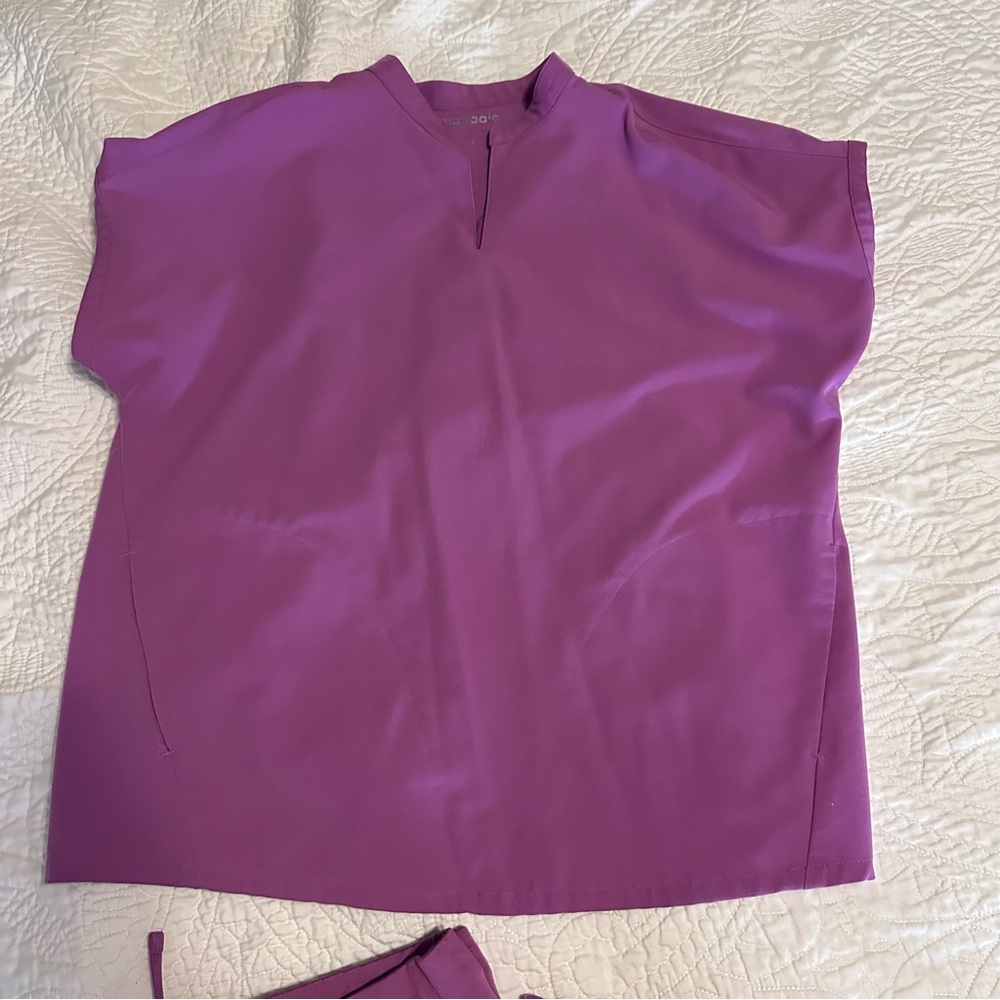 Mandala Mandarin Dolman Scrub Top - Picture 2 of 3